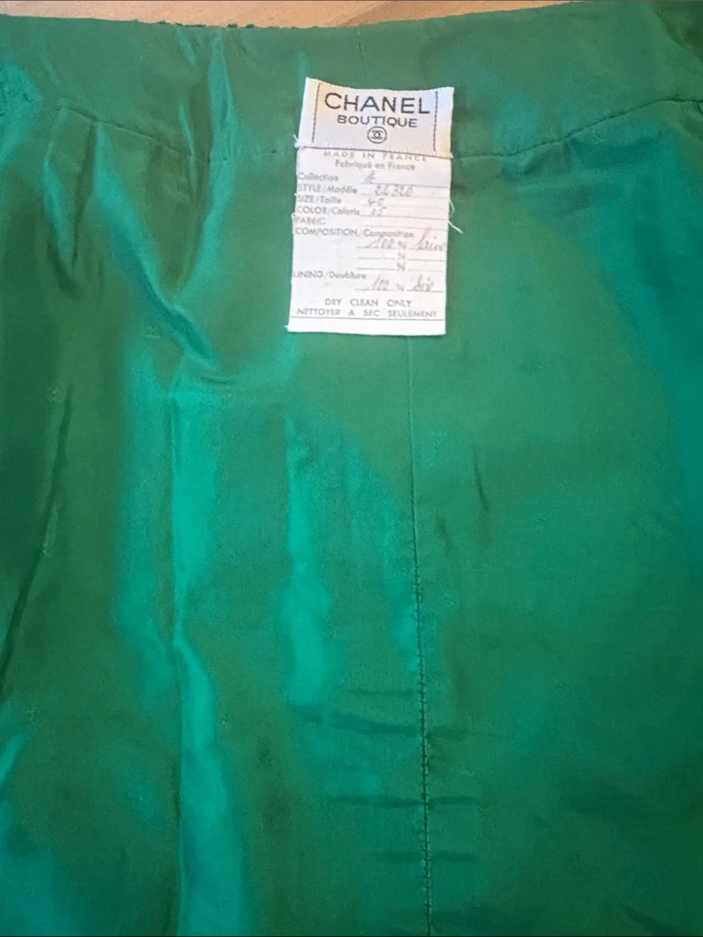 CHANEL Emerald Green Tweed A-Line Skirt with Gold Buttons